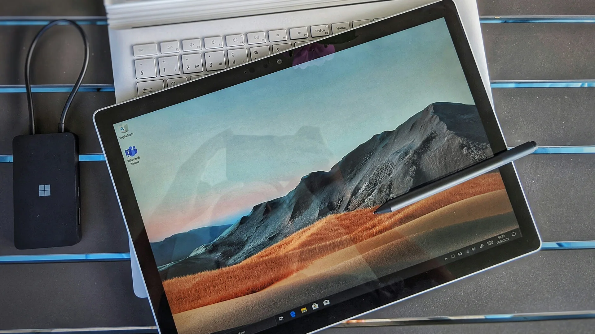 surface book 3 and 2 continue windows 11 2025 update rollout